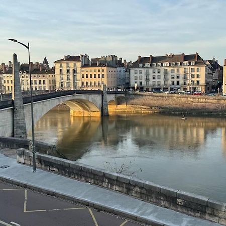 Appartement Avec Magnifique Vue Sur La Saone Et Son Balcon シャロン・シュル・ソーヌ エクステリア 写真