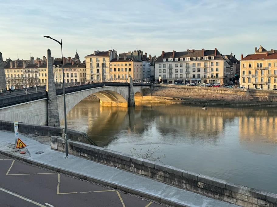 Appartement Avec Magnifique Vue Sur La Saone Et Son Balcon シャロン・シュル・ソーヌ エクステリア 写真