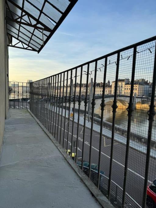 Appartement Avec Magnifique Vue Sur La Saone Et Son Balcon シャロン・シュル・ソーヌ エクステリア 写真